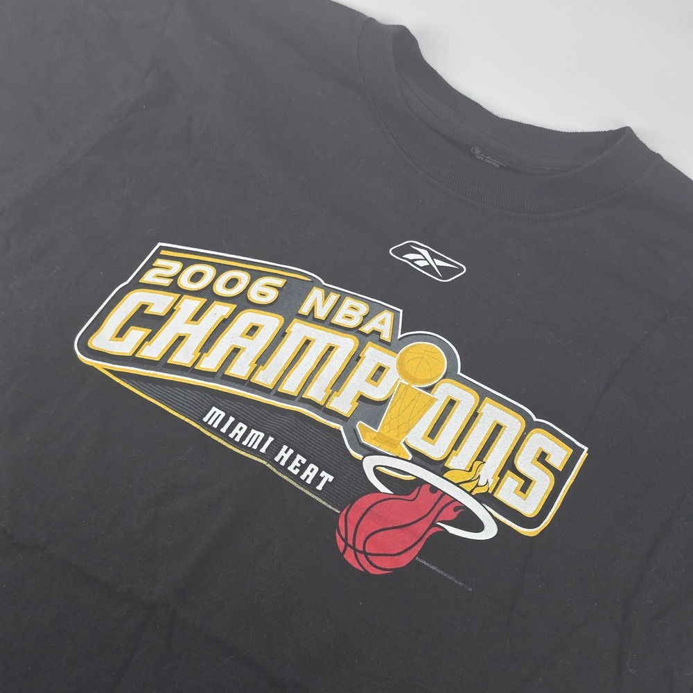 Reebok T-Shirt Mens Medium Black 2006 NBA Champions Miami Heat Graphic Tee